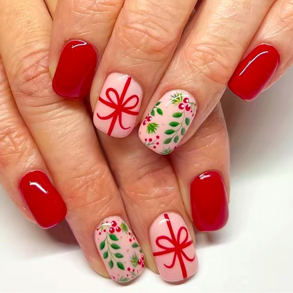 Christmas Press On Nails - Picture 1 of 6